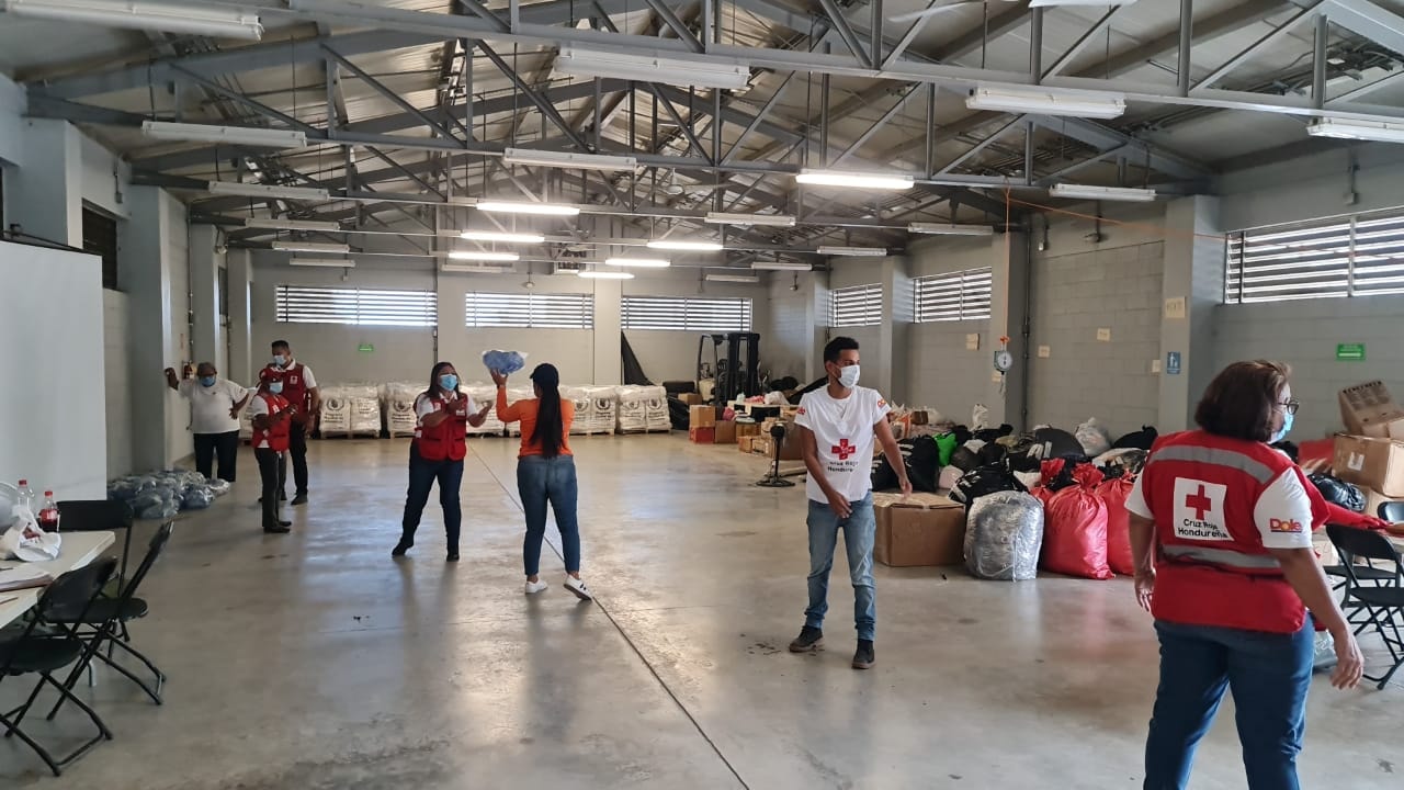 La Cruz Roja pide a la población enviar sólo alimentos a Guanaja La Cruz Roja pide a la población enviar sólo alimentos a Guanaja