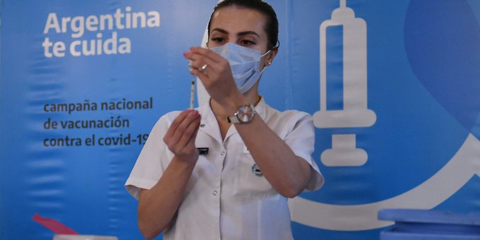 Aplicarán una tercera dosis a los mayores de 50 años que fueron vacunados con Sinopharm y a los inmunocomprometidos de cualquier edad