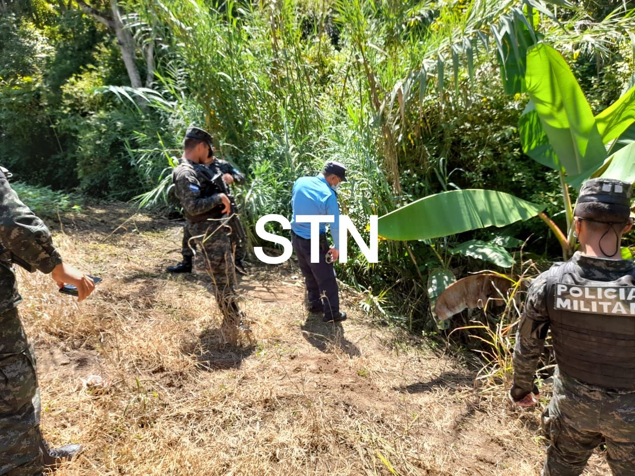 Encuentran el cuerpo sin vida de una fémina en carretera vieja al Lolo Encuentran el cuerpo sin vida de una fémina en carretera vieja al Lolo