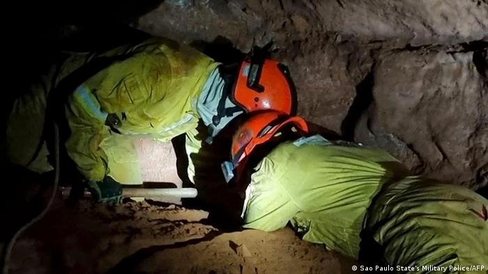 Derrumbe de caverna deja nueve bomberos muertos en Brasil Derrumbe de caverna deja nueve bomberos muertos en Brasil