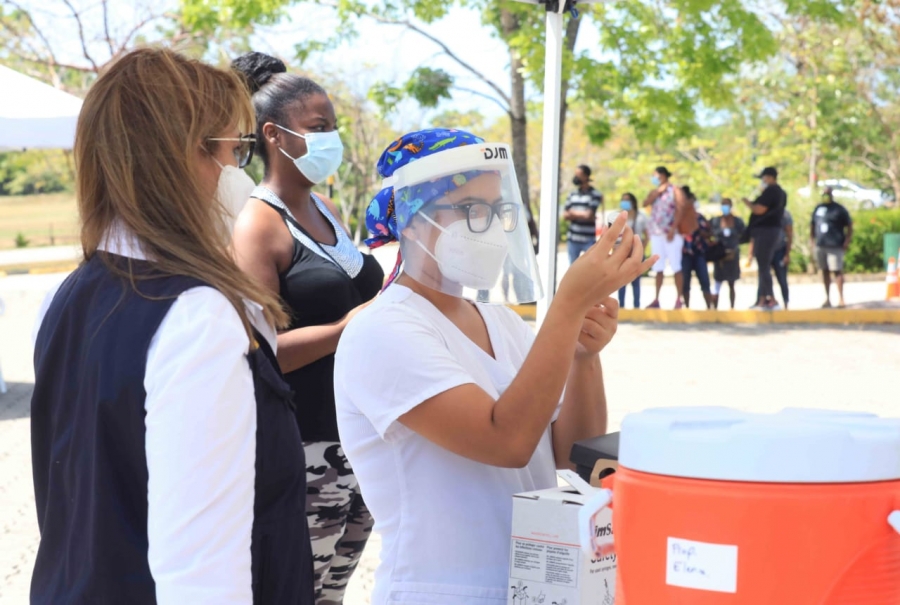 Turismo asegura que casi un 100% de su personal tiene la vacuna anticovid Turismo asegura que casi un 100% de su personal tiene la vacuna anticovid