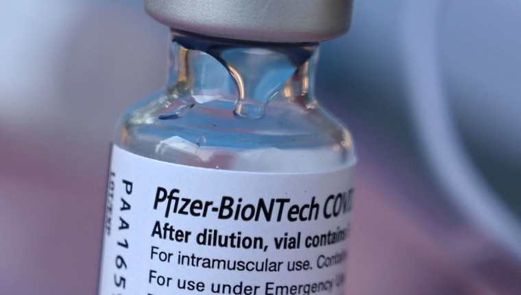 Agencia Europea de Medicamentos aprueba tercera dosis de vacuna Pfizer para mayores de 18 años Agencia Europea de Medicamentos aprueba tercera dosis de vacuna Pfizer para mayores de 18 años