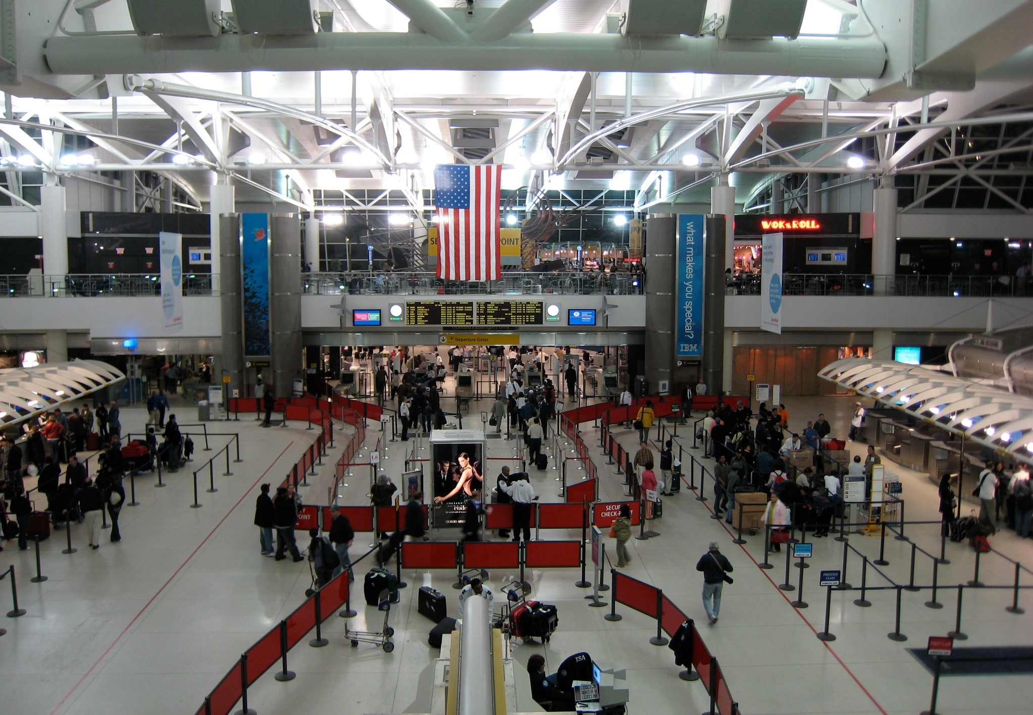 EEUU aceptará el ingreso de extranjeros inmunizados con combinación de vacunas contra el COVID-19