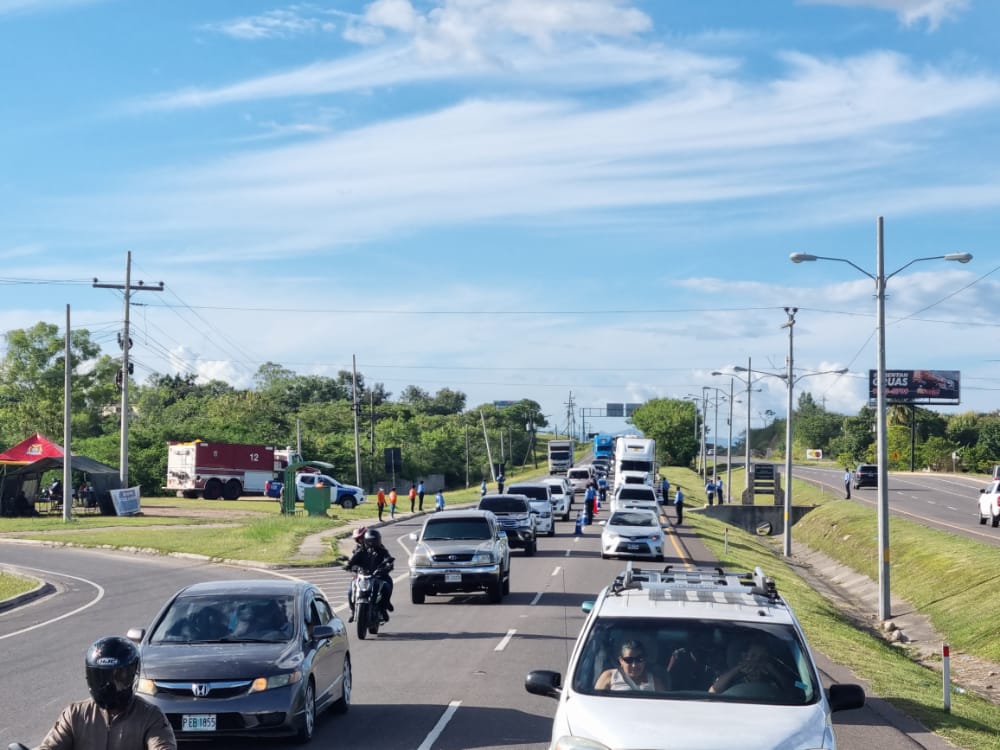 La DNVT realiza caravana para resguardar a las personas que regresan de vacacionar La DNVT realiza caravana para resguardar a las personas que regresan de vacacionar
