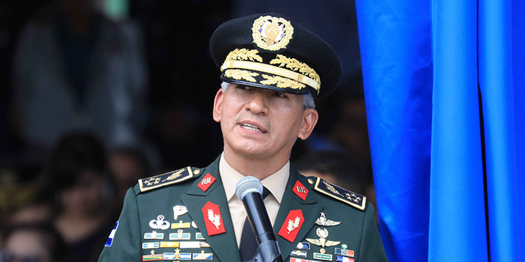 Jefe de las FFAA: No escuchemos esas voces que llaman a la violencia