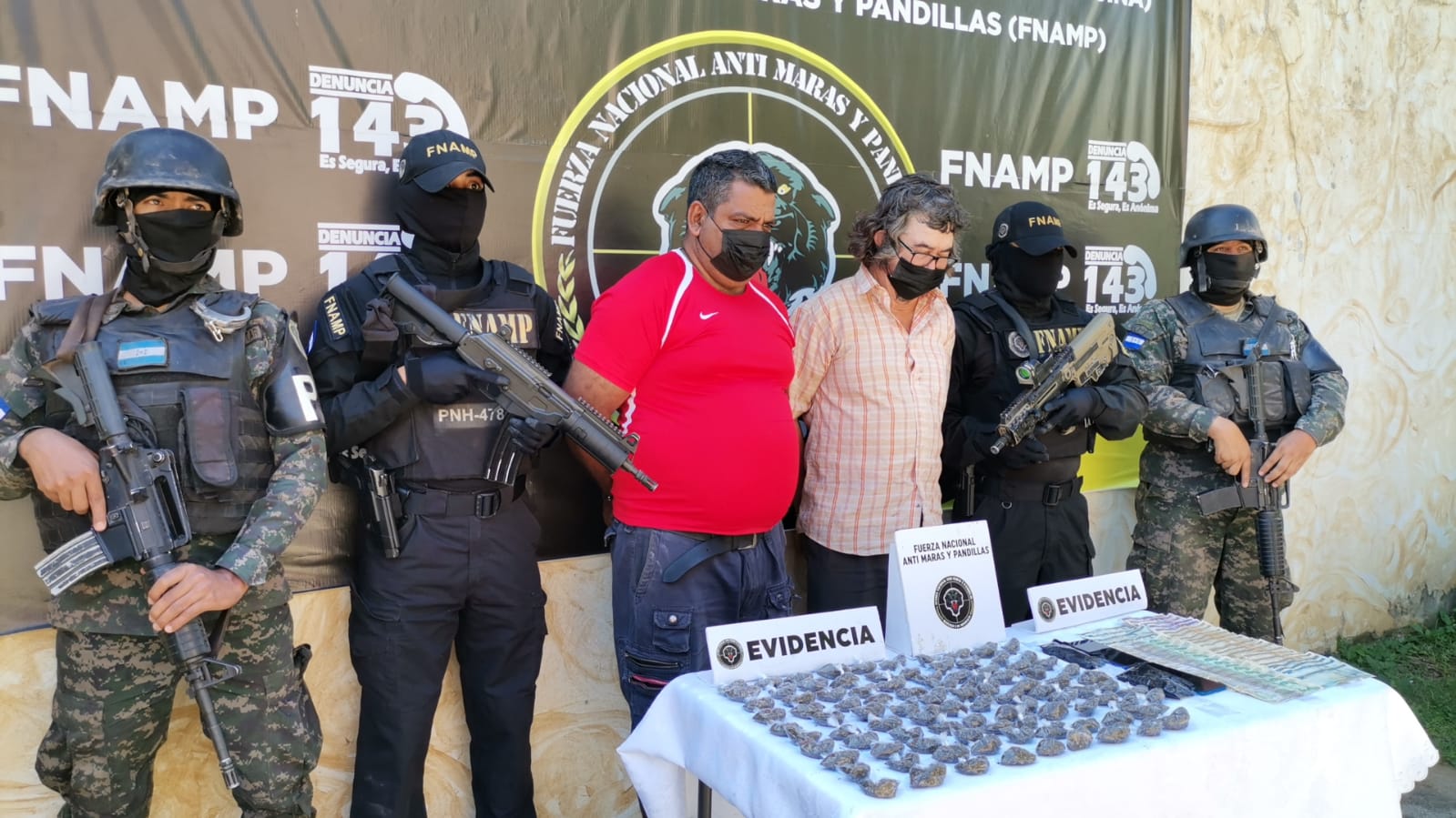 FNAMP detiene a dos personas dedicadas al tráfico de drogas en El Rosario, Comayagua FNAMP detiene a dos personas dedicadas al tráfico de drogas en El Rosario, Comayagua