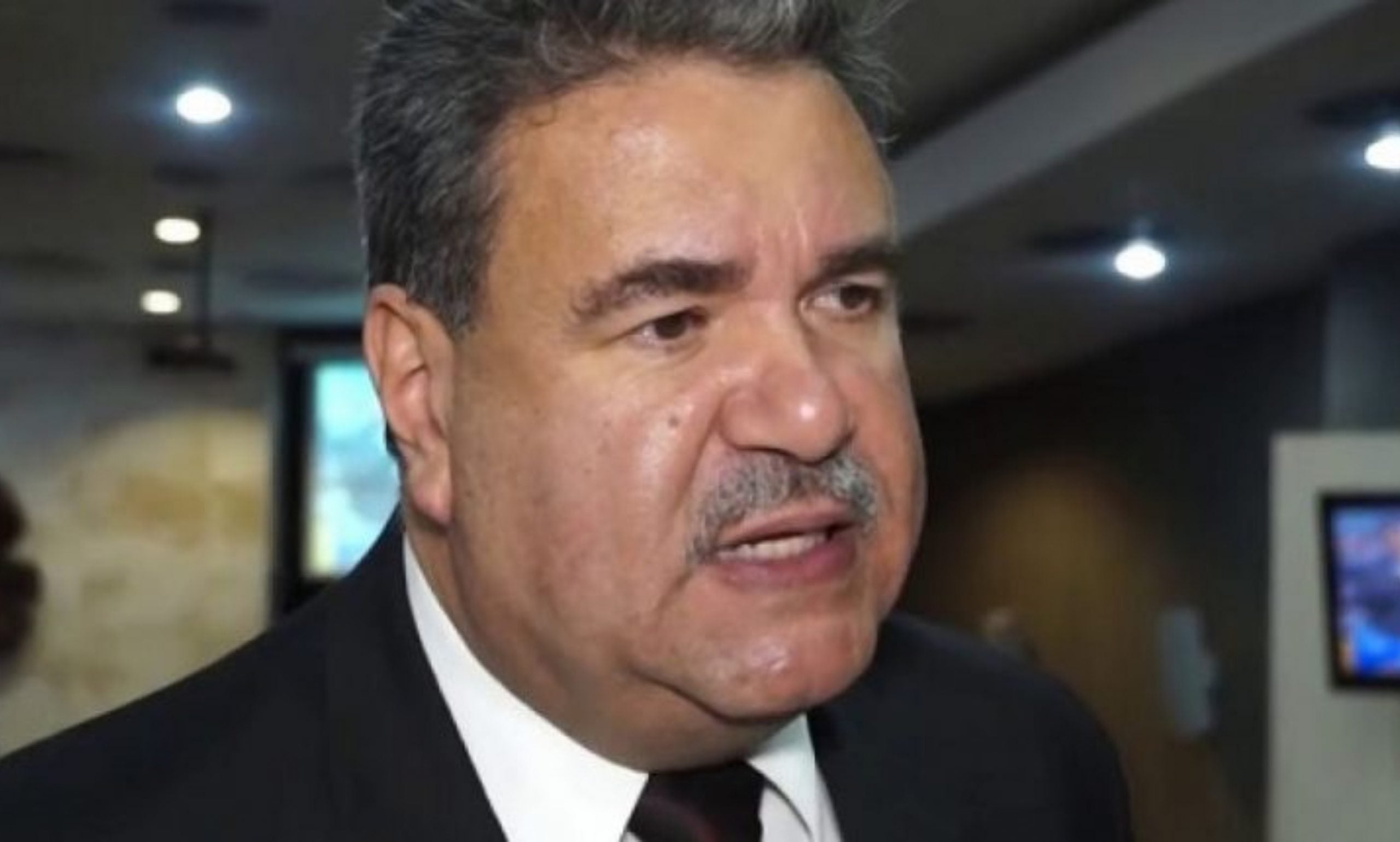 Diputado Juan Carlos Elvir asegura que no hay forma de ir a votar con las dos identidades Diputado Juan Carlos Elvir asegura que no hay forma de ir a votar con las dos identidades