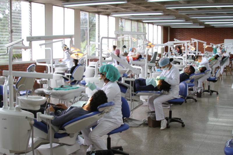 Estudiantes de Odontología de UNAH inician pilotaje de clases semipresenciales