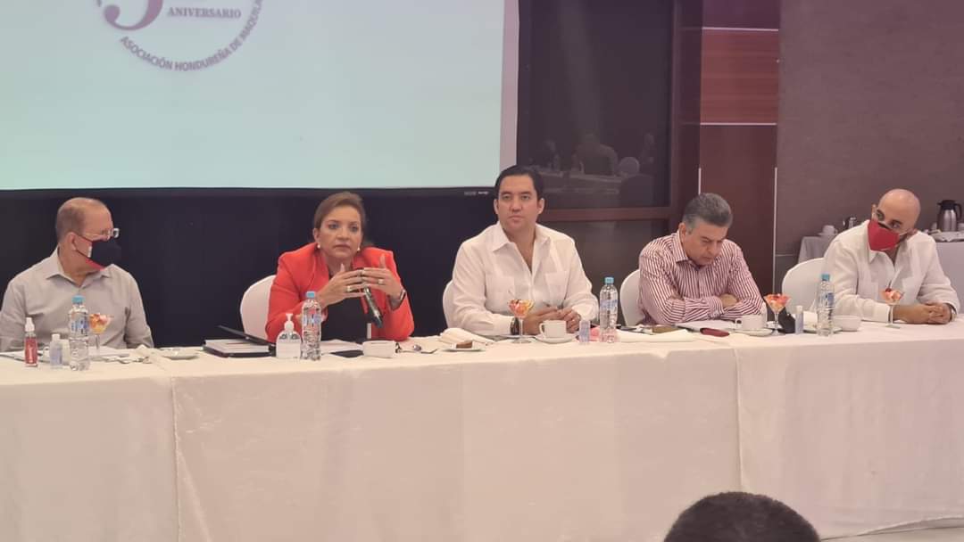 Asociación Hondureña de Maquiladores se reúne con la candidata presidencial Xiomara Castro