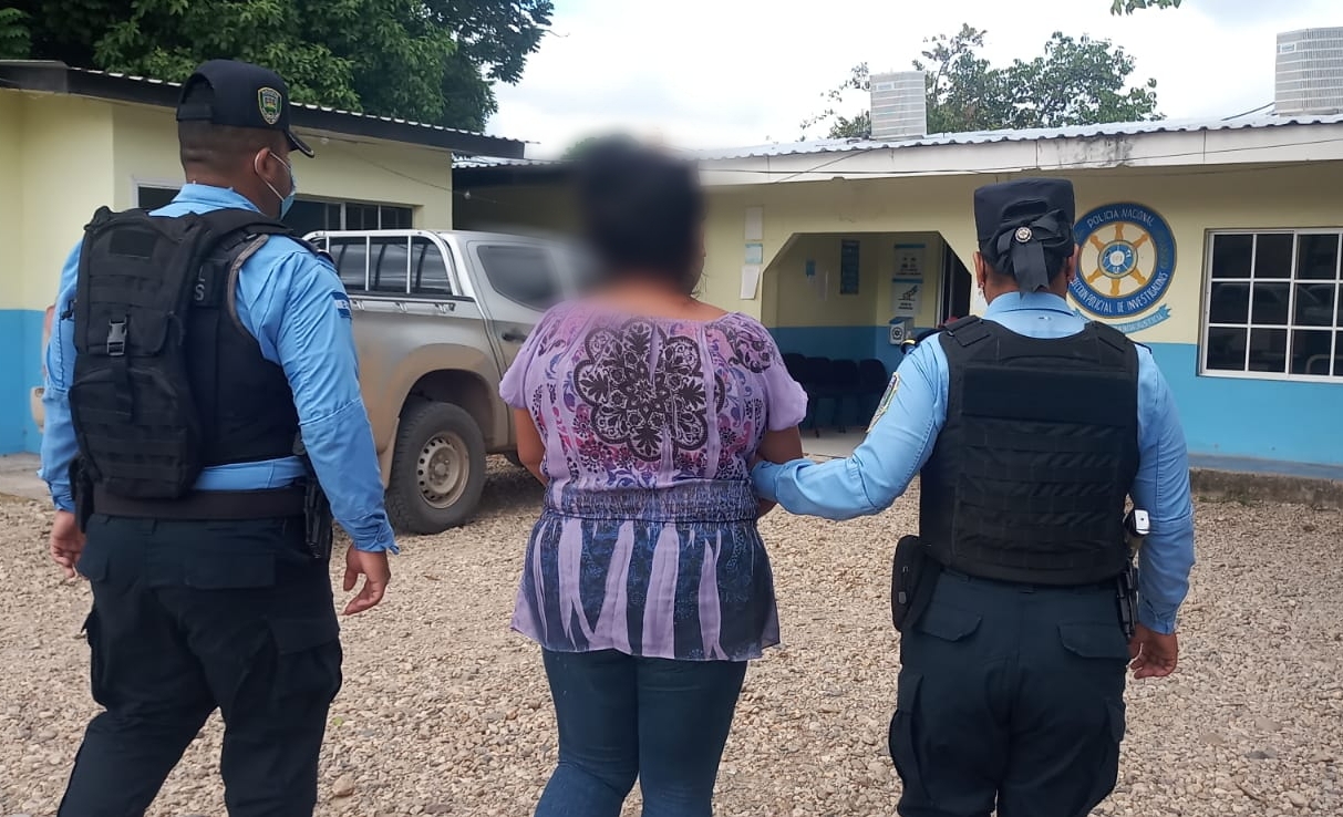 En Olancho arrestan a fémina por violación de su nieta de 5 años y la elaboración de pornografía infantil