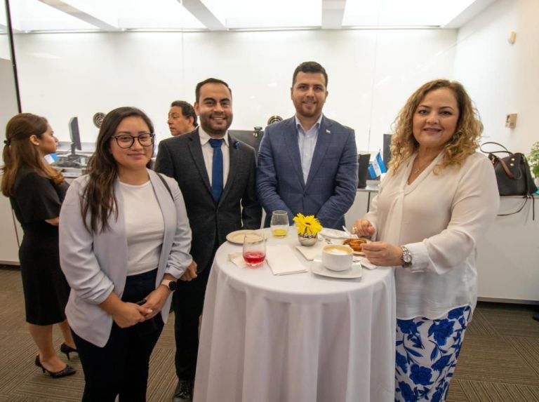 Cónsules latinoamericanos conocen nuevas instalaciones del consulado de Honduras en Nueva York Cónsules latinoamericanos conocen nuevas instalaciones del consulado de Honduras en Nueva York