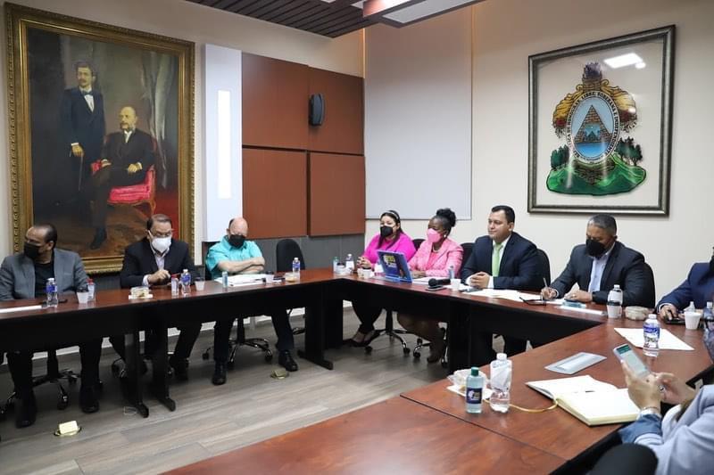 Comisión del CN socializa con representantes de Iglesias y Secretaría de Educación la lectura de la biblia en las escuelas Comisión del CN socializa con representantes de Iglesias y Secretaría de Educación la lectura de la biblia en las escuelas