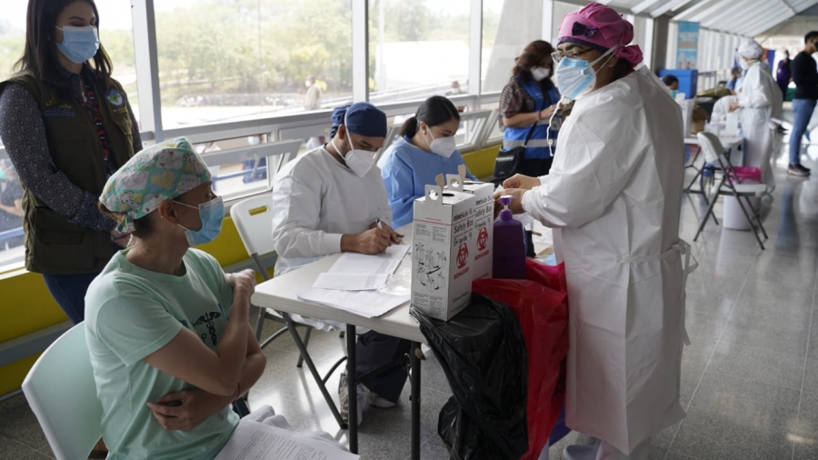 A partir del lunes inicia vacunación de tercera dosis para grupos priorizados