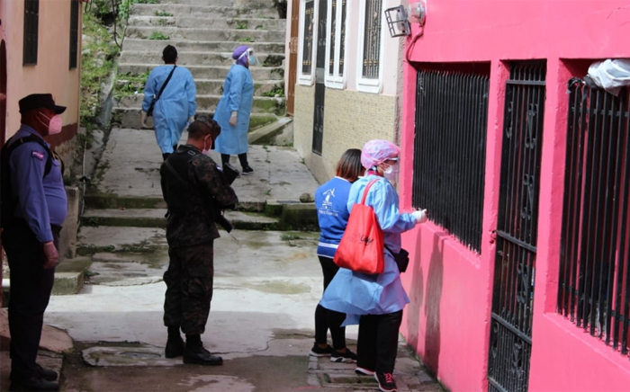 En 10 colonias inicia plan piloto de vacunación comunitaria en la capital En 10 colonias inicia plan piloto de vacunación comunitaria en la capital