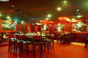 Negocios nocturnos a la espera de que las autoridades decidan abolir el toque de queda