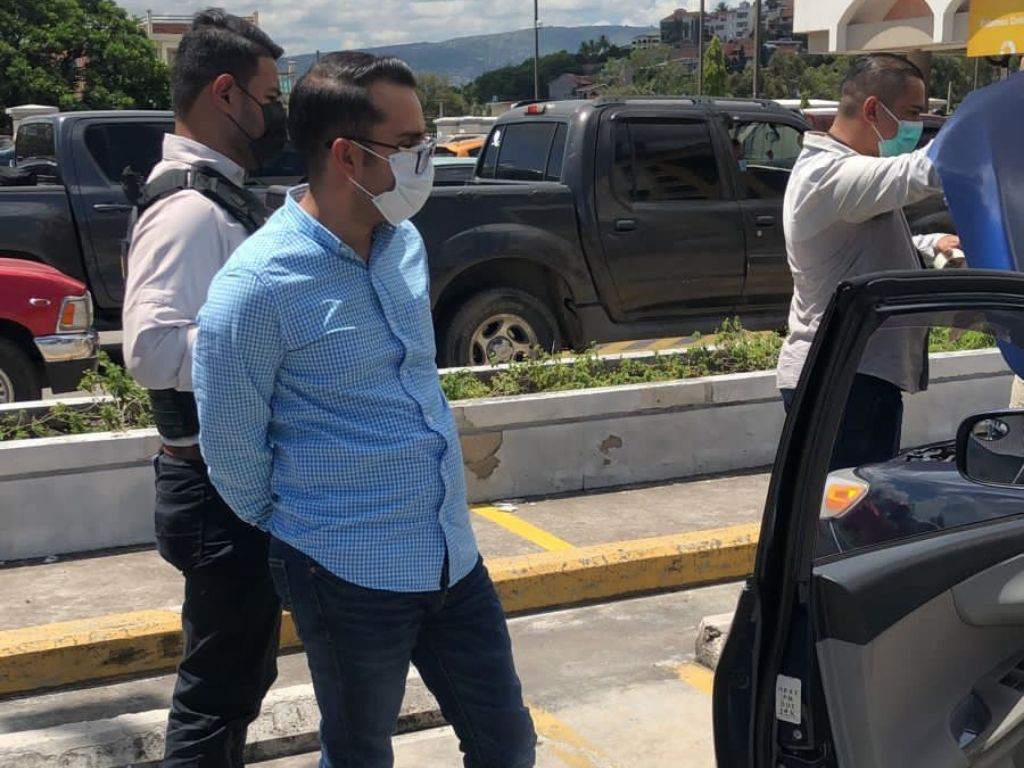 Dictan prisión preventiva a funcionario de salud por cuatro delitos continuados de cohecho