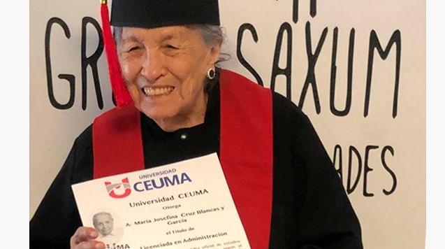 México: Abuelita de 93 años se gradúa en Administración de Empresas