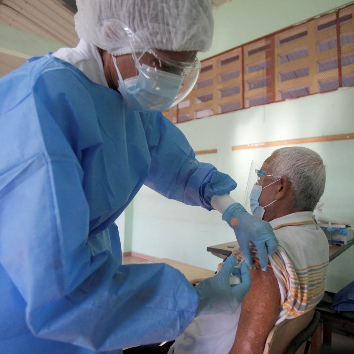 Panamá aplica la tercera dosis contra la COVID-19 a persona mayores de 55 años Panamá aplica la tercera dosis contra la COVID-19 a persona mayores de 55 años