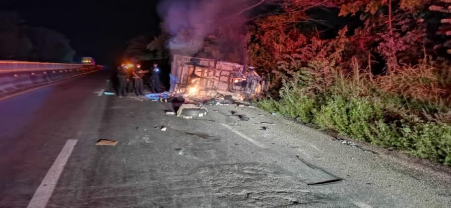 Tres muertos y unos 20 migrantes hondureños heridos deja accidente en México Tres muertos y unos 20 migrantes hondureños heridos deja accidente en México