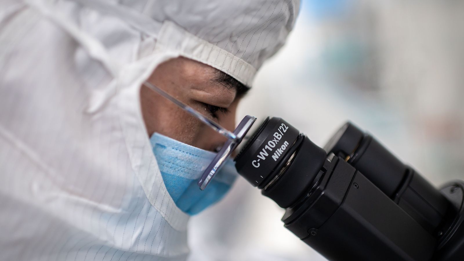 La FDA planea permitir la combinación de varias vacunas como refuerzo contra el covid-19, afirman fuentes