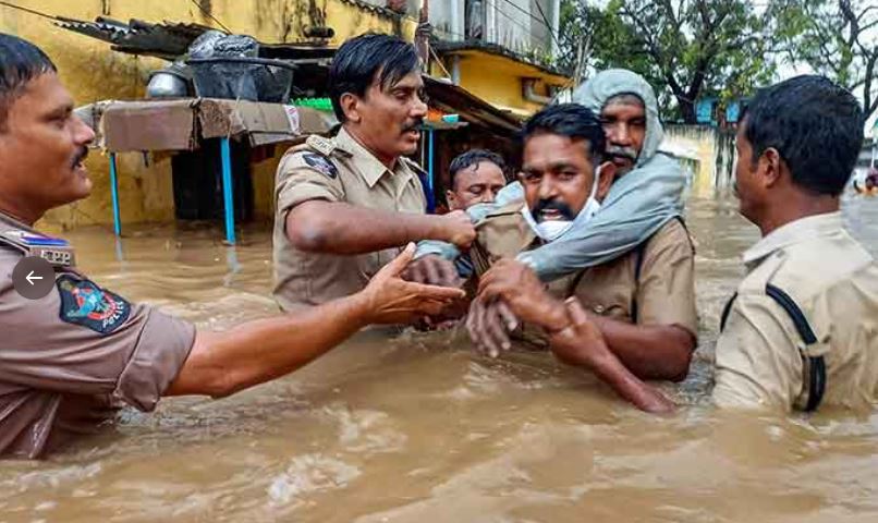 Lluvias dejan 17 muertos y varios desaparecidos en el sur de La India Lluvias dejan 17 muertos y varios desaparecidos en el sur de La India