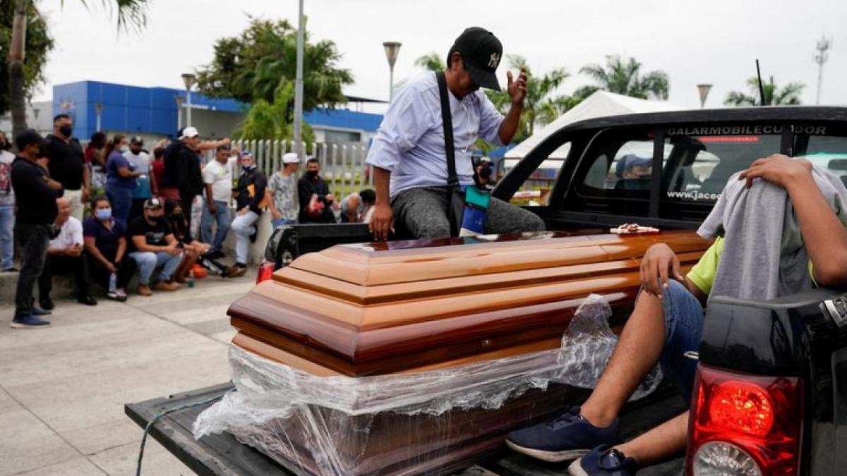 Ecuador identifica cadáveres de 41 de los 68 presos muertos en motín carcelario Ecuador identifica cadáveres de 41 de los 68 presos muertos en motín carcelario