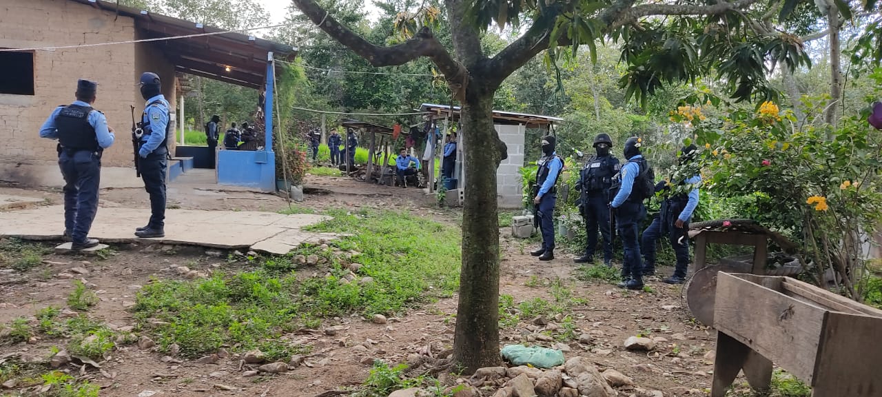 Allanamiento contra «Los Maldonado» deja un muerto y tres detenidos en Olancho Allanamiento contra «Los Maldonado» deja un muerto y tres detenidos en Olancho