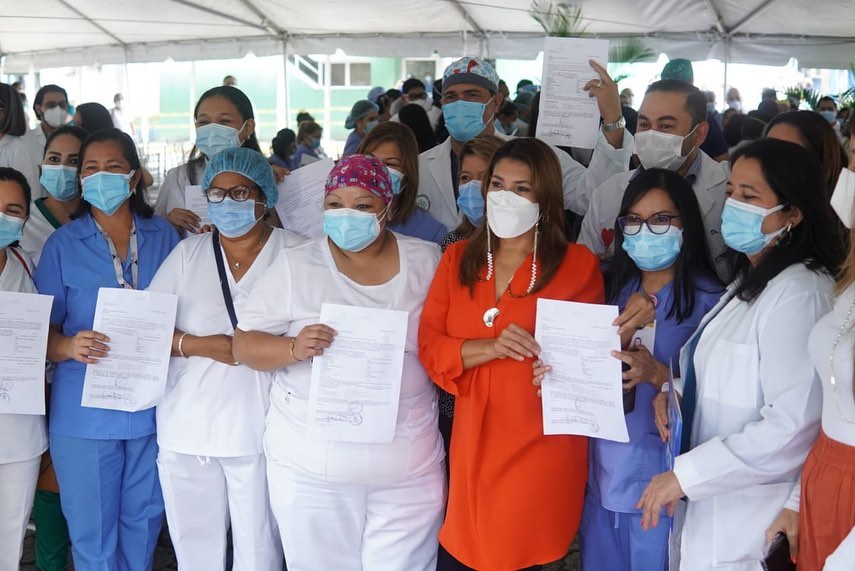 Ministra de Salud firma acuerdos de nombramiento para el personal de Cortés Ministra de Salud firma acuerdos de nombramiento para el personal de Cortés