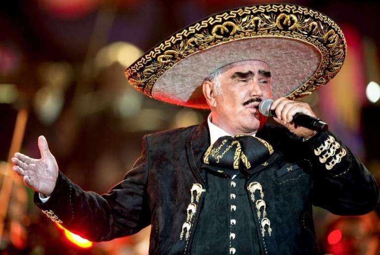 Mejora salud de Vicente Fernández; le quitan respirador por periodos de una hora Mejora salud de Vicente Fernández; le quitan respirador por periodos de una hora