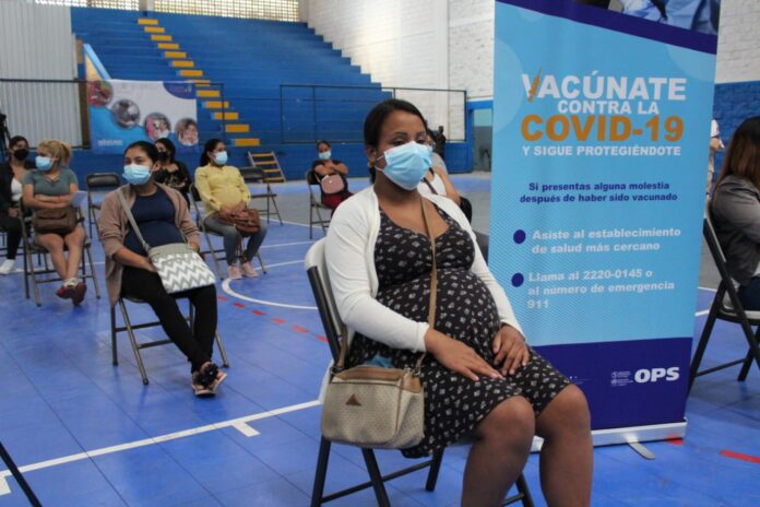 Más de 65 mil embarazadas recibieron primera dosis de la vacuna contra la COVID-19