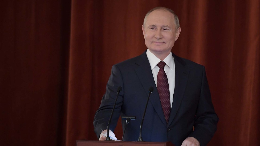 Putin revela que le administraron la vacuna nasal rusa contra el covid-19 Putin revela que le administraron la vacuna nasal rusa contra el covid-19