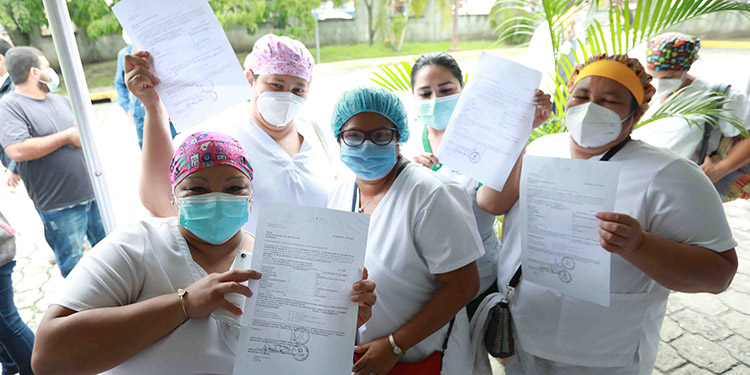 Este día   Más de 2 mil plazas permanentes entregarán a personal de salud
