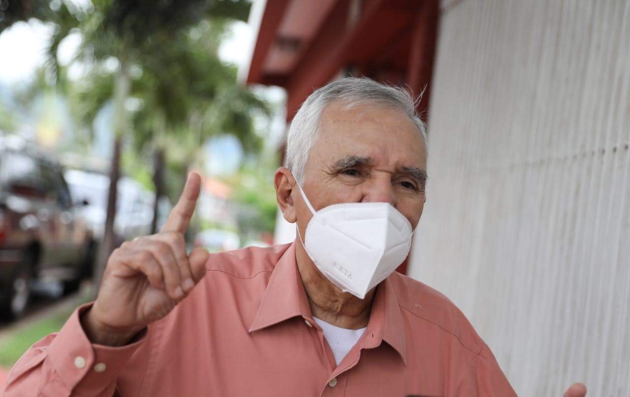 Infectólogo:   «No hay que bajar la guardia ante la disminución de casos de COVID-19» 
