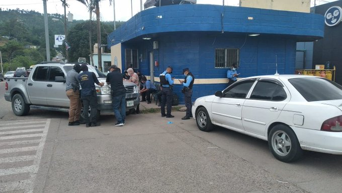 Decomisan fuerte cantidad de dólares y capturan 2 personas en salida al oriente del país Decomisan fuerte cantidad de dólares y capturan 2 personas en salida al oriente del país