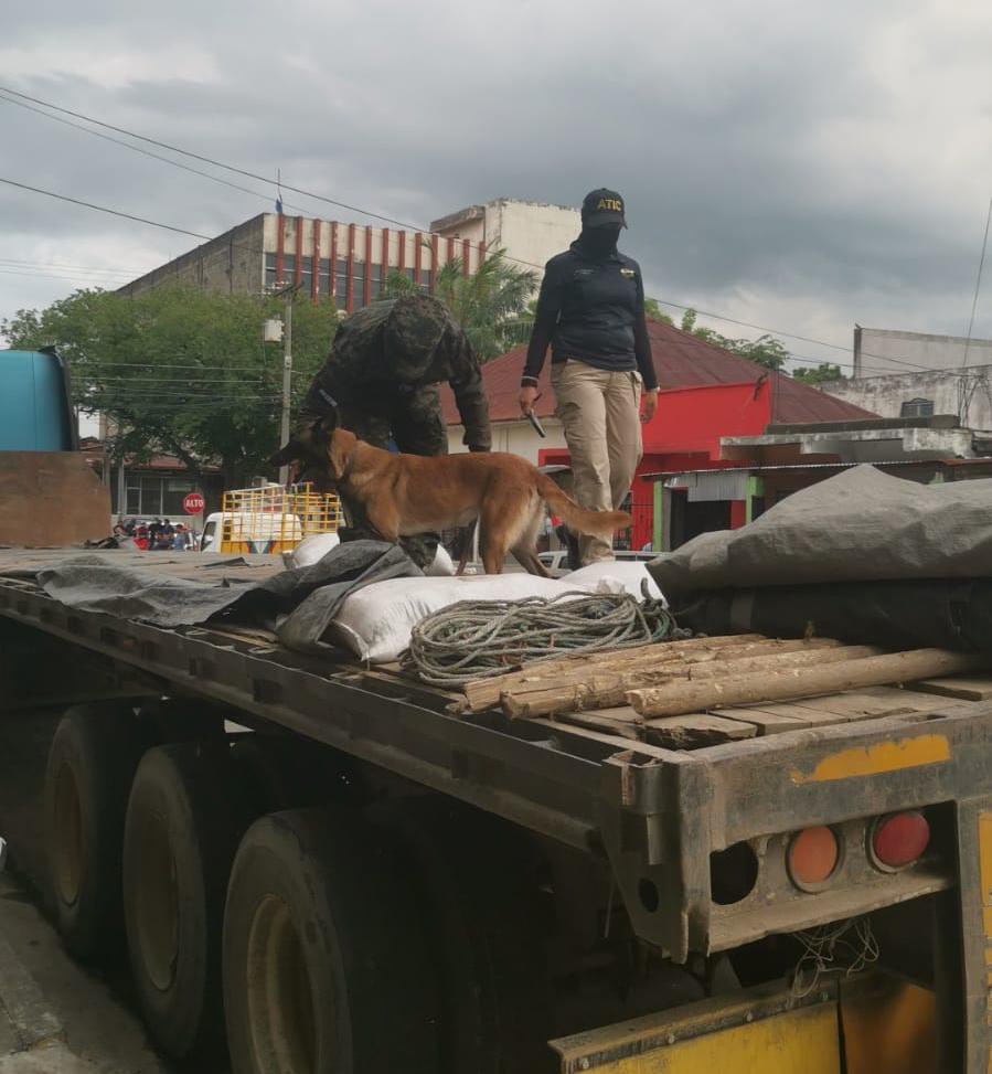 ATIC incauta cargamento de droga oculta en compartimiento falso de rastra en SPS