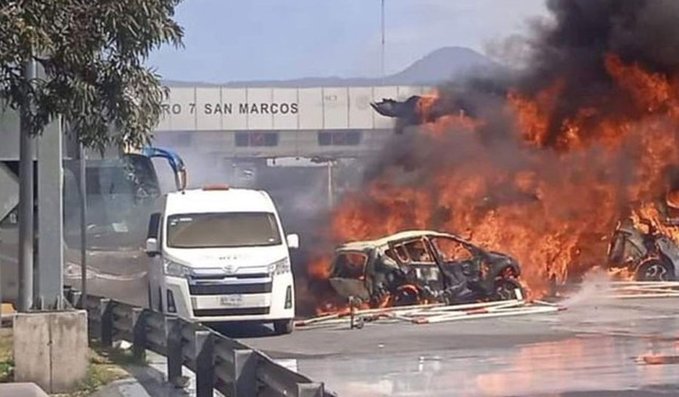 Aparatoso accidente vial en el centro de México deja 19 muertos Aparatoso accidente vial en el centro de México deja 19 muertos
