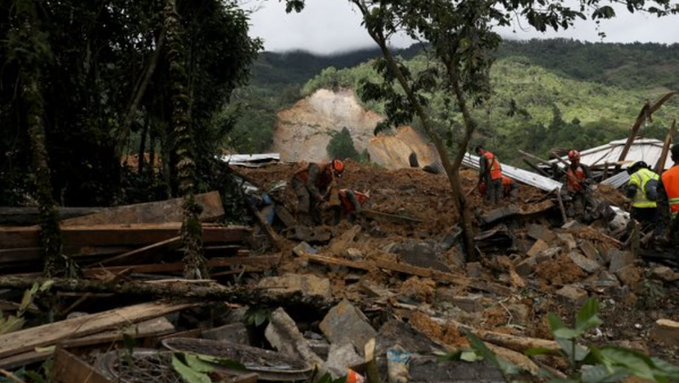 Al menos 12 muertos y 10 heridos dejó deslizamiento de tierra en Colombia Al menos 12 muertos y 10 heridos dejó deslizamiento de tierra en Colombia