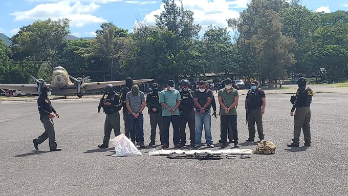 MP presenta requerimiento en contra de los seis policías detenidos en posesión de droga MP presenta requerimiento en contra de los seis policías detenidos en posesión de droga