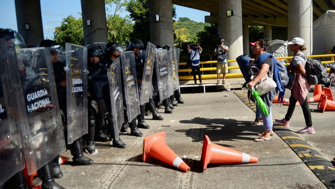 Varios heridos en choques entre caravana de migrantes y la Guardia Nacional de Chiapas Varios heridos en choques entre caravana de migrantes y la Guardia Nacional de Chiapas