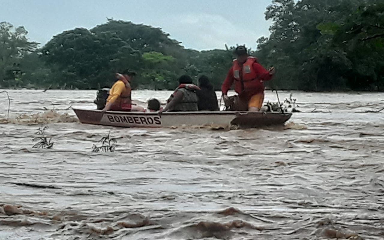 Varias comunidades incomunicadas en Olancho por crecida de río Guayape Varias comunidades incomunicadas en Olancho por crecida de río Guayape