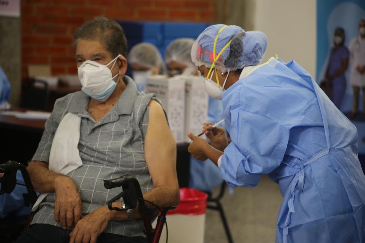 Suspenden vacunacion anticovid durante elecciones generales en la capital