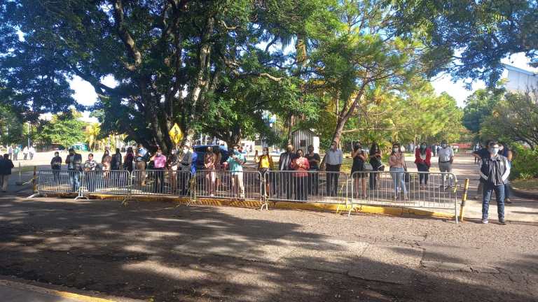 UNAH entrega títulos a más de 1,400 nuevos profesionales