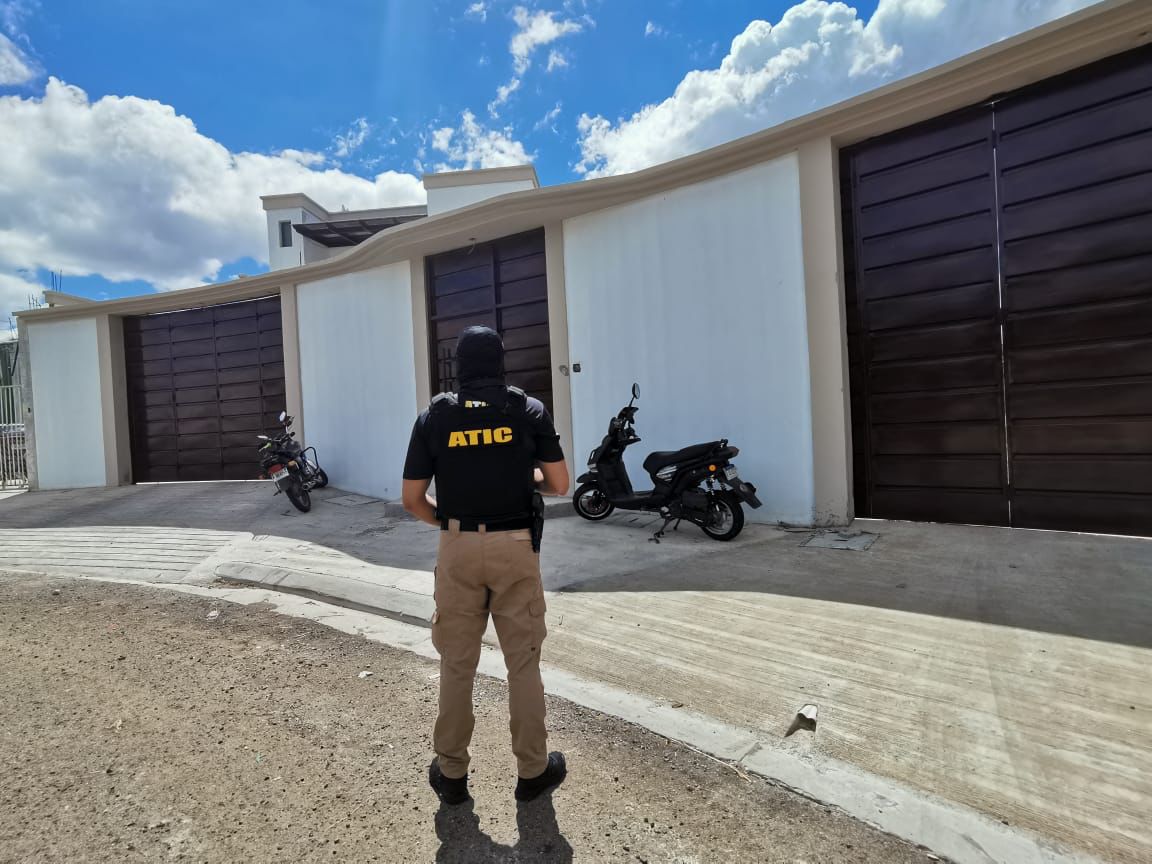 Ministerio Público inicia nueve allanamientos y 32 aseguramientos al excapitán Rodríguez Orellana Ministerio Público inicia nueve allanamientos y 32 aseguramientos al excapitán Rodríguez Orellana