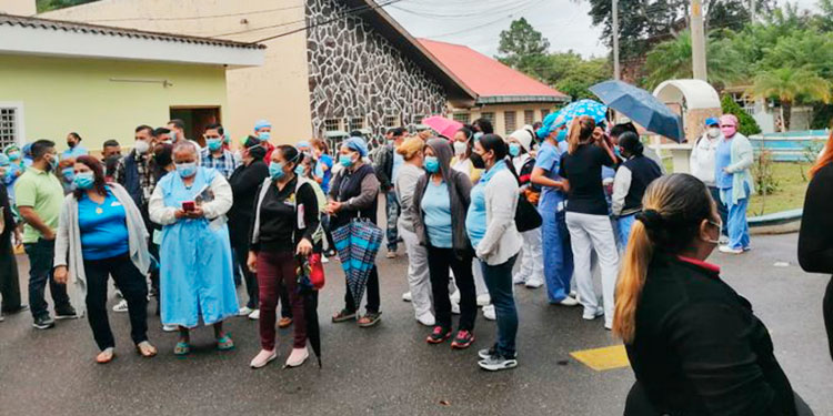 Salud anuncia que personal despedido en «El Tórax» será recontratado para vacunación