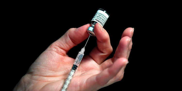 Hondureños podrían necesitar una cuarta dosis de vacuna anticovid, según gremio médico