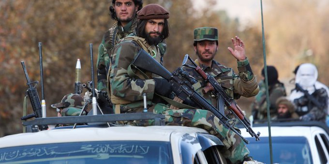 Miles de talibanes se movilizan para combatir al Estado Islámico en Afganistán