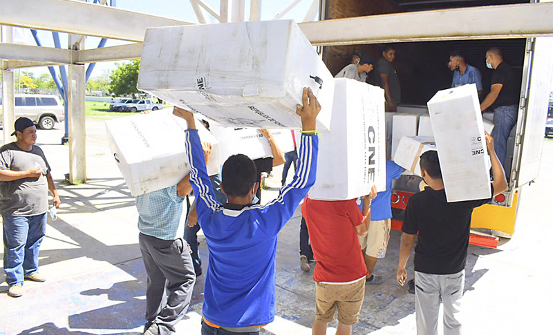 Continua distribución de Maletas Electorales a nivel nacional! Continua distribución de Maletas Electorales a nivel nacional!