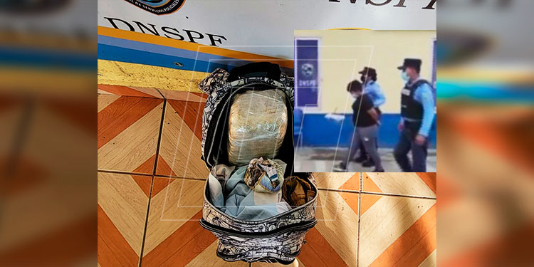 Detienen a mujer que pretendía introducir supuesta marihuana a Honduras desde Guatemala Detienen a mujer que pretendía introducir supuesta marihuana a Honduras desde Guatemala