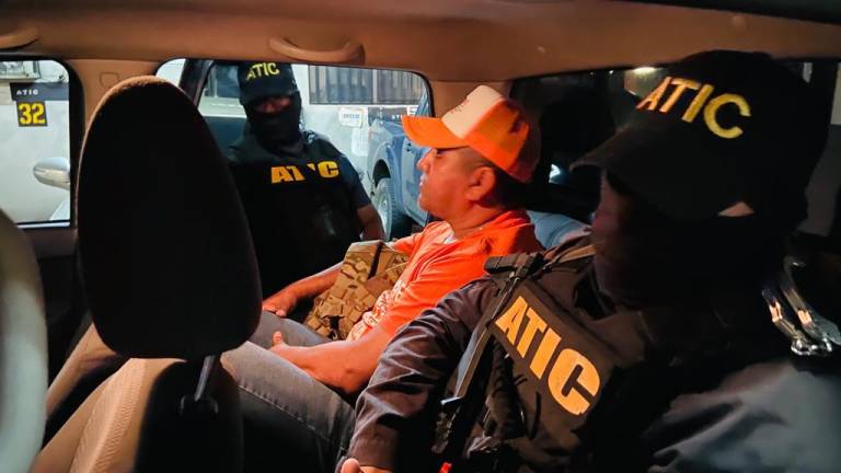 Presidenciable Santos Orellana, su esposa y suegra en audiencia de imputados Presidenciable Santos Orellana, su esposa y suegra en audiencia de imputados