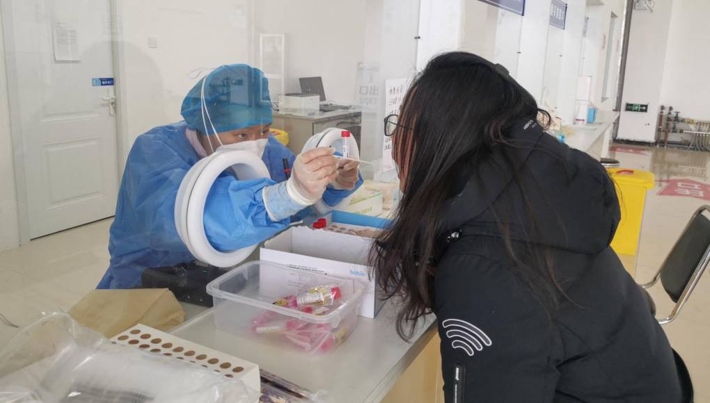 Personas que ya tuvieron Covid pueden volver a enfermar debido a la variante Ómicron: OMS Personas que ya tuvieron Covid pueden volver a enfermar debido a la variante Ómicron: OMS